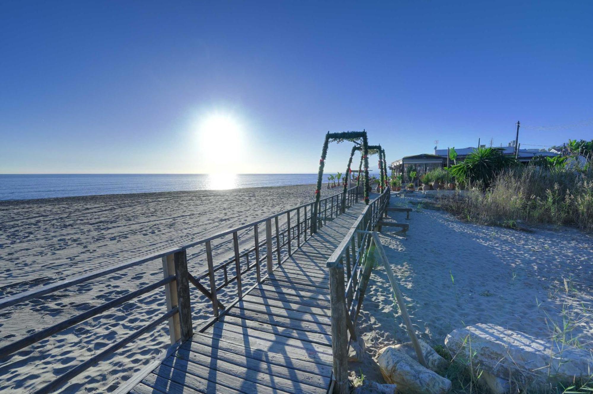 1104 First Line Beach Apartment Golden Beach Pool Marbella Bagian luar foto