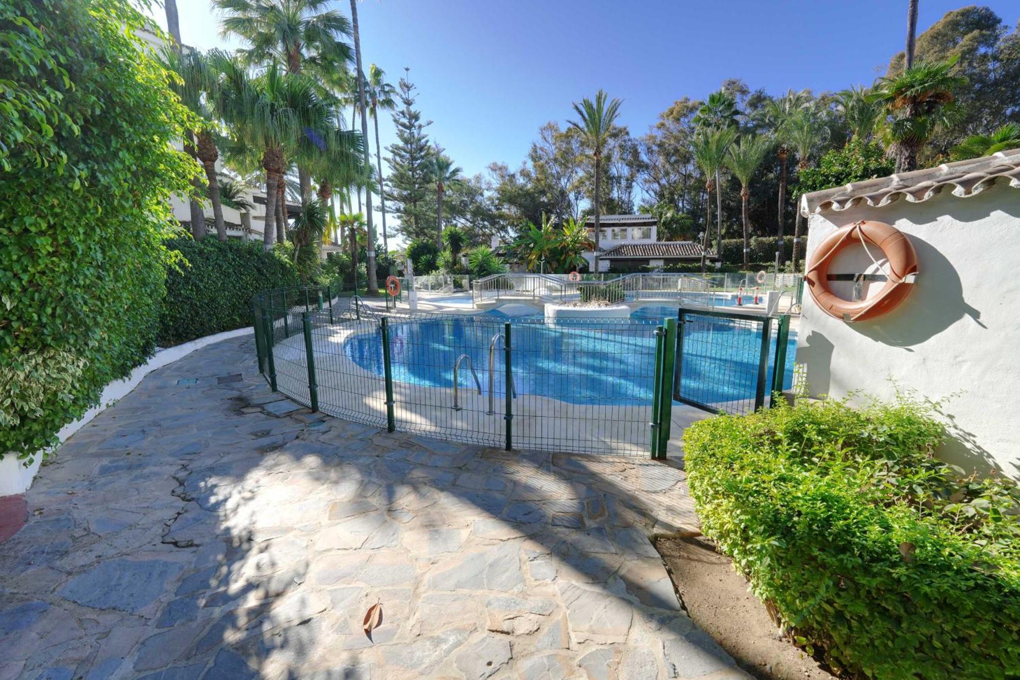 1104 First Line Beach Apartment Golden Beach Pool Marbella Bagian luar foto