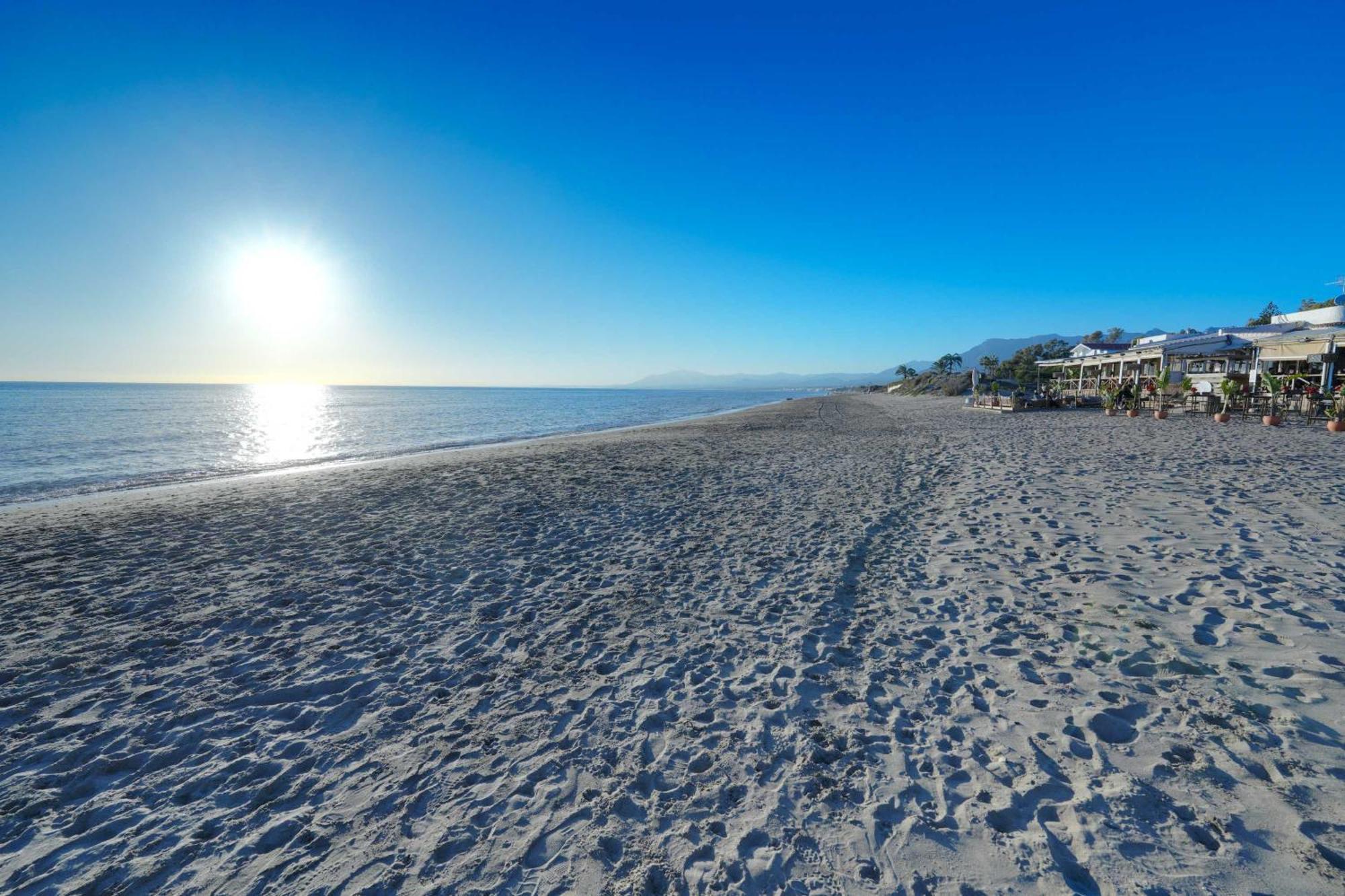 1104 First Line Beach Apartment Golden Beach Pool Marbella Bagian luar foto