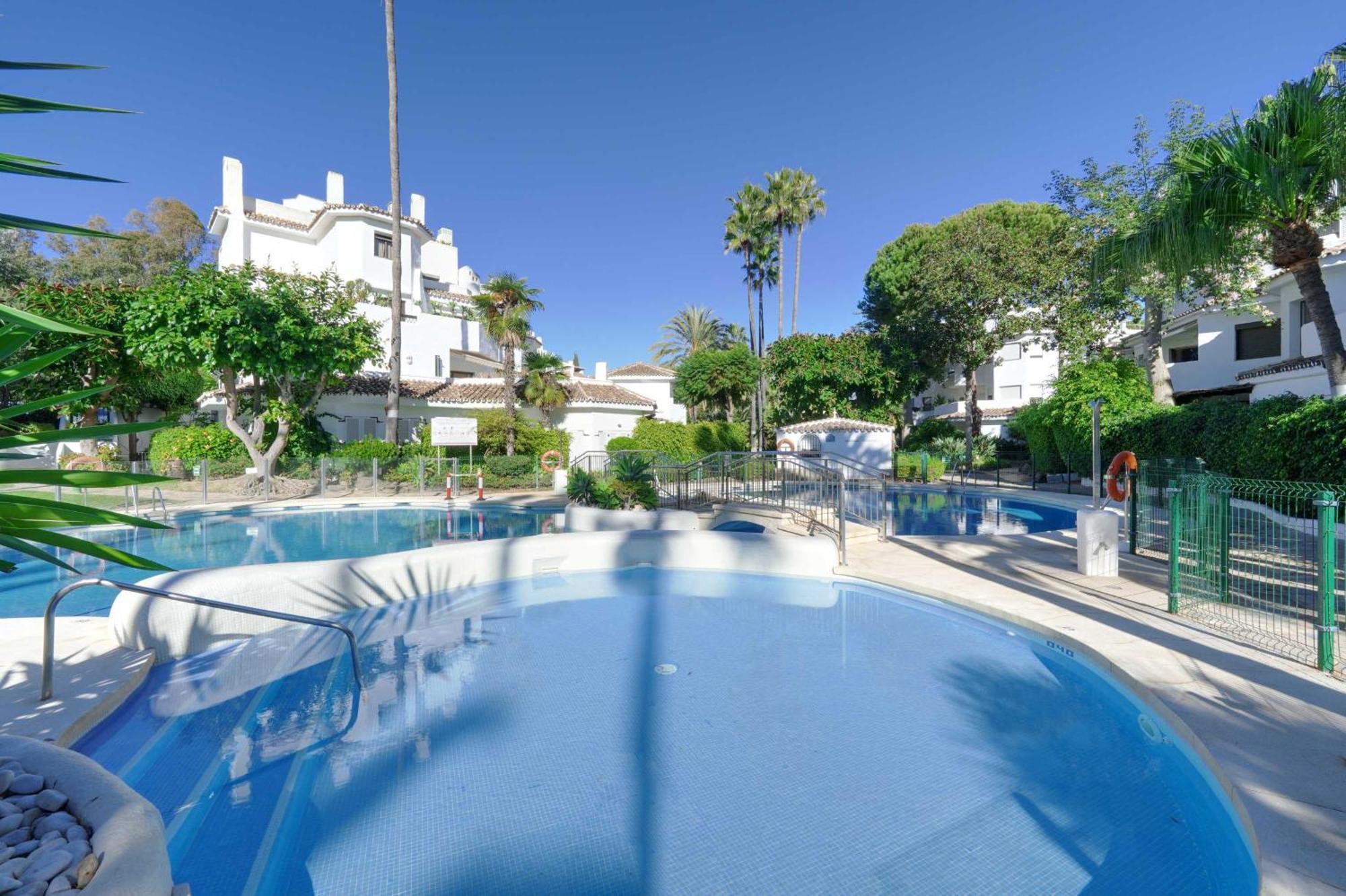 1104 First Line Beach Apartment Golden Beach Pool Marbella Bagian luar foto