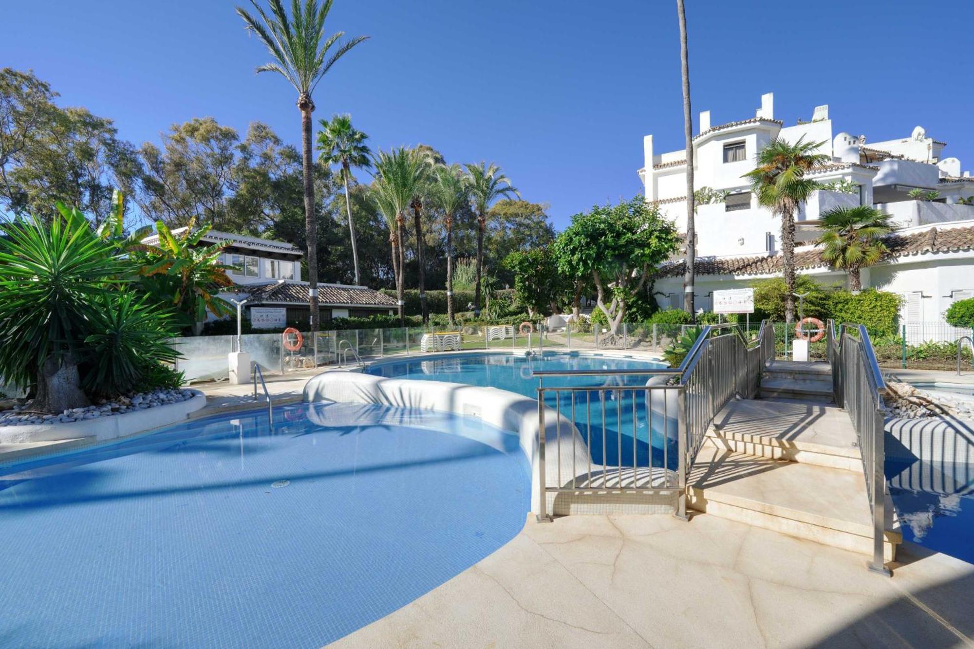 1104 First Line Beach Apartment Golden Beach Pool Marbella Bagian luar foto
